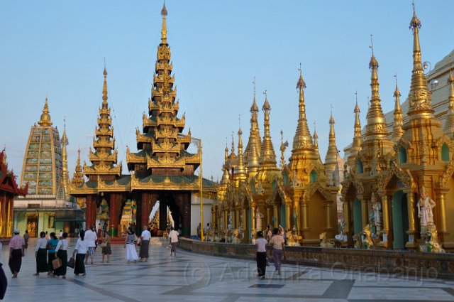 98 - Shwedagon Pagoda.jpg